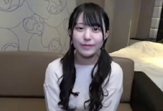 青少年偷偷房内做爱